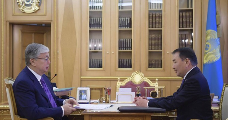 托卡耶夫总统接见宪法委员会主席