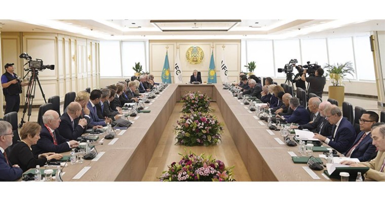 托卡耶夫总统主持召开AIFC管理委员会会议