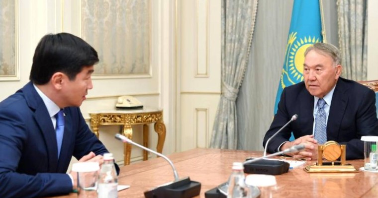 纳扎尔巴耶夫接见祖国之光党第一副主席