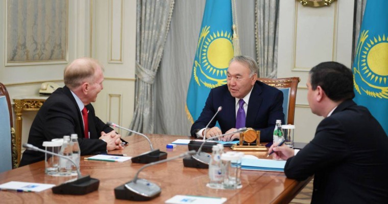 Трамп Назарбаевқа "билікті бейбіт жолмен тапсырғаны үшін алғыс айтты"