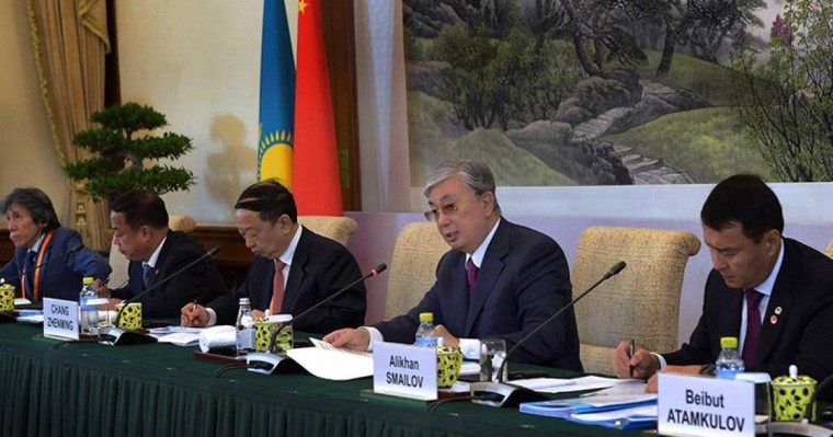 哈萨克斯坦总统与中国企业界代表举行会谈