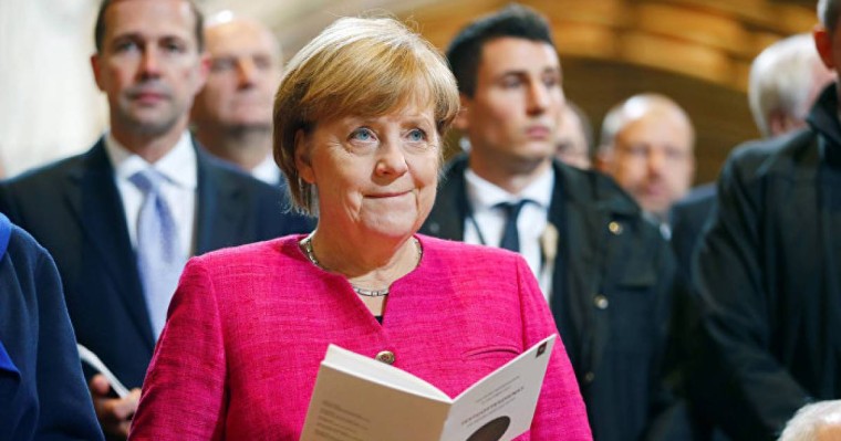 Германия канцлері Ангела Меркельдің ұшағын көлік қағып кетті