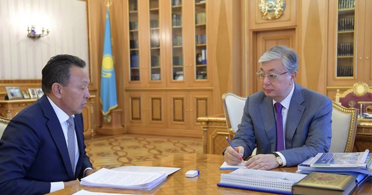 托卡耶夫总统接见国家铁路公司总裁孟巴耶夫