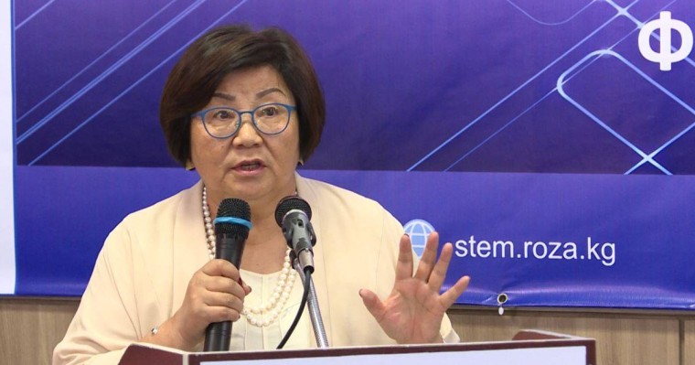 Отунбаева Атамбаевты экс-президент мәртебесінен айырған парламент шешімін қолдады