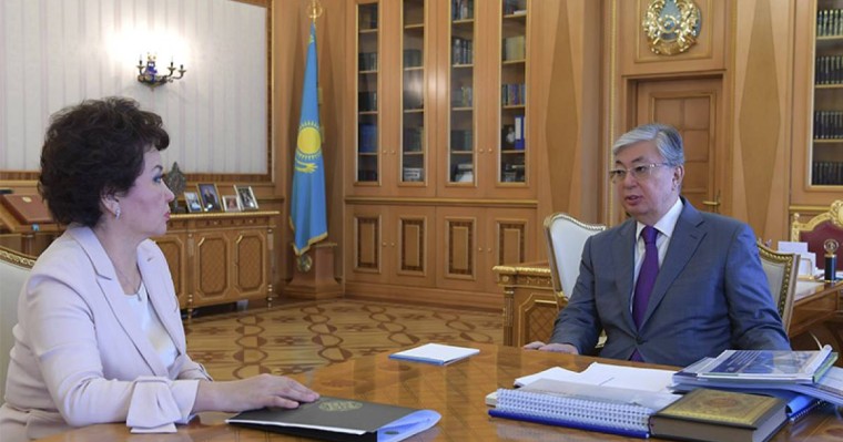 托卡耶夫总统接见哈萨克斯坦国立艺术大学校长