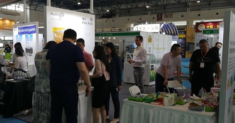 哈萨克斯坦农产品在第六届中国食安展亮相