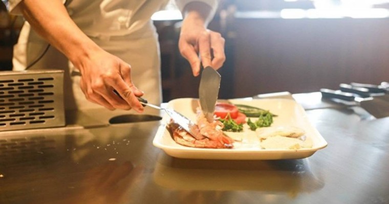 Шымкентте дәмхана қожайыны мен немересі көз жұмды