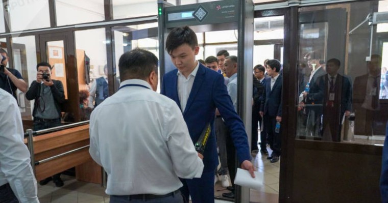 тест тапсырушылардан 90 мыңнан астам телефон алынды