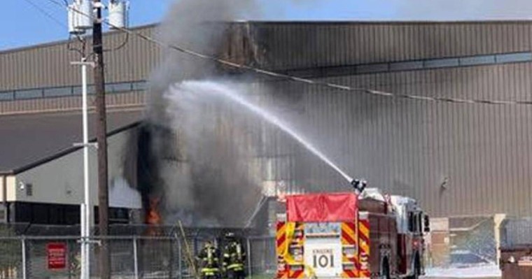 美国得克萨斯州一小飞机坠毁10人遇难