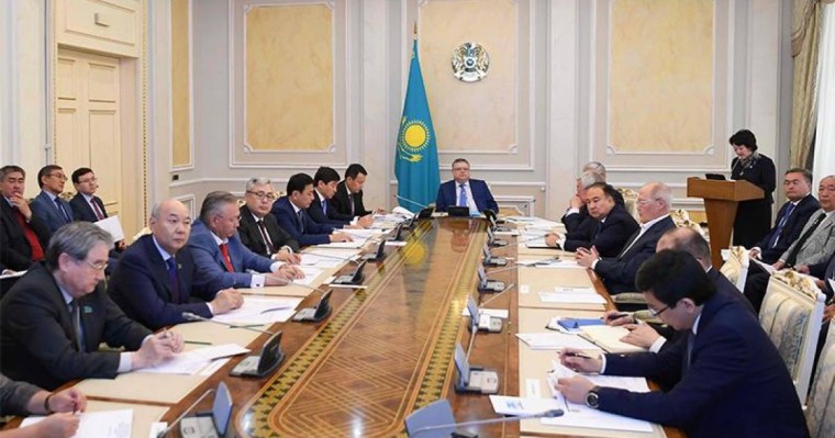 阿拜175周年和法拉比1150周年庆典筹备事务讨论会议在总统府举行