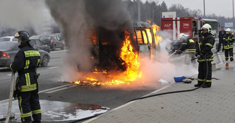 Петропавлда жолаушы толы автобус көше ортасында өртеніп кетті – видео