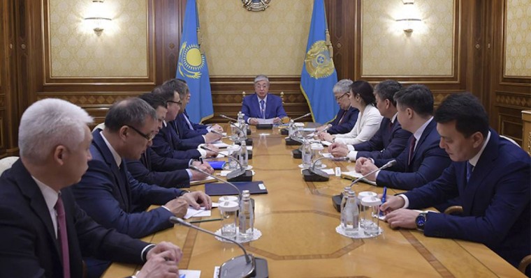 托卡耶夫总统接见总统办公厅领导层