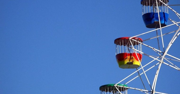 Өзбекстанда адам толы аттракцион құлады