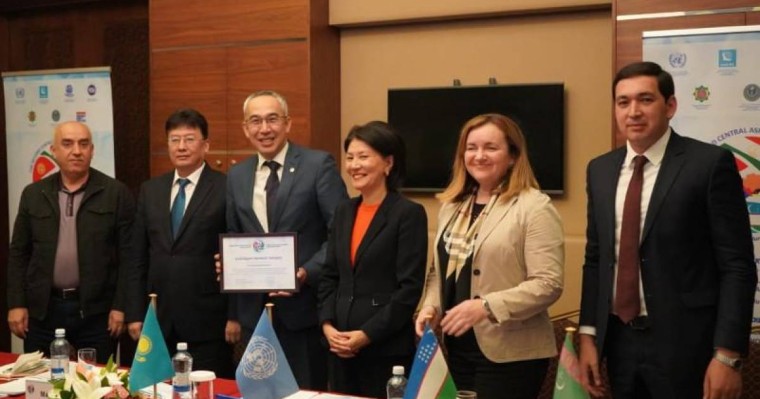 中亚国家学者在布拉拜讨论生态旅游发展问题