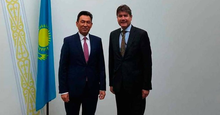 哈萨克斯坦大使会见德国外交部代表坎普曼