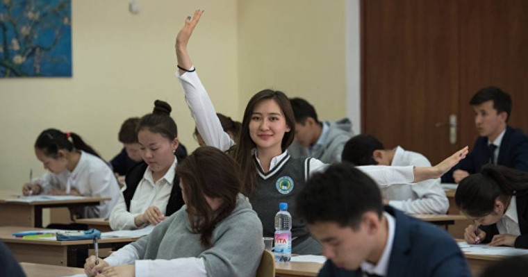 Асхат Аймағамбетов мектеп жиһазына қатысты сауалға жауап берді