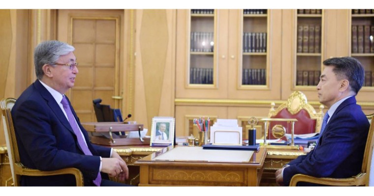 托卡耶夫接见哈萨克斯坦人权事务专员沙克洛夫