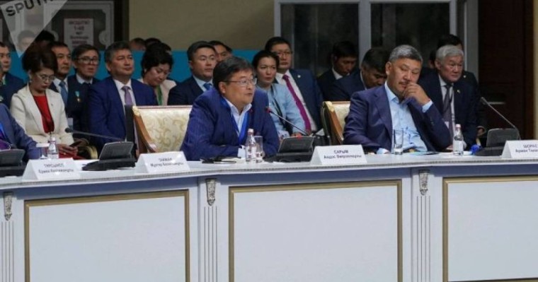 Айдос Сарым қандай заңдарды қайта жазып шығу керек екенін айтты