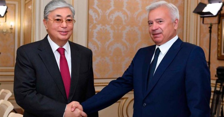 托卡耶夫总统会见卢克石油公司总裁