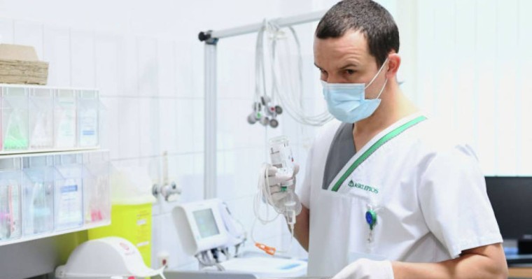 Ресейде коронавирусқа қарсы дәрінің алғашқы легі ауруханаларға жеткізілді