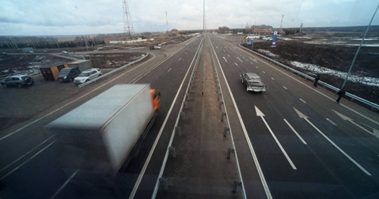 Жол апаты кезінде терезеден ұшып кеткен баланы куәгер құтқарып қалды – видео