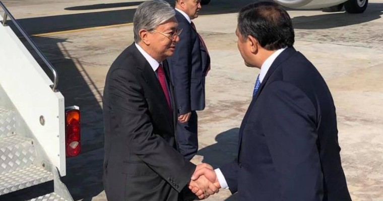 托卡耶夫总统抵达阿特劳开始工作视察