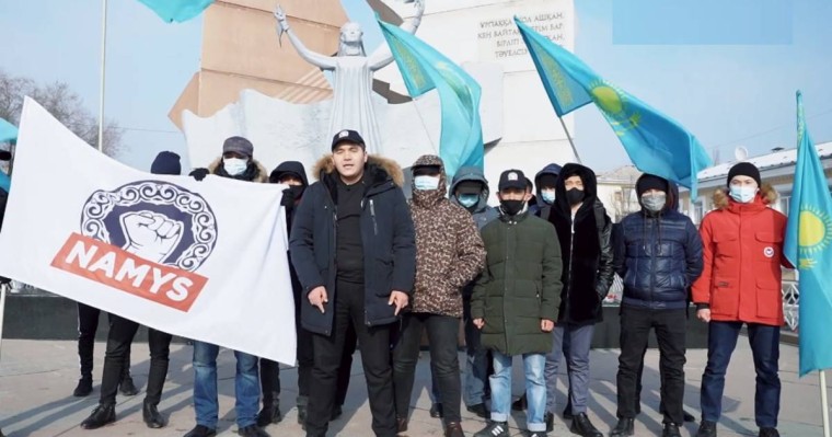 “Қызылжар мен Ертіс атауын қайтарыңыздар!”. Алматыда жастар Тәуелсіздік алаңына шықты (видео)