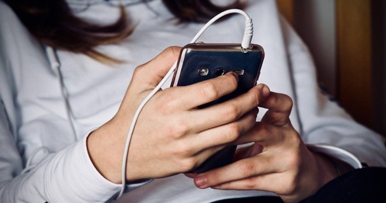 Оралдағы сұмдық: оқушы өгей әкесі жіберген аудио хабарламаны анасына көрсеткен