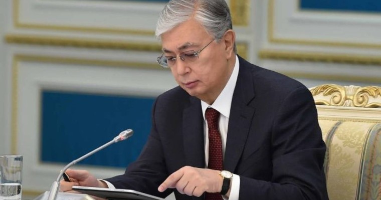 Тоқаев әскери жағдайда өзінің өкілеттігін кеңейту мәселесін заңдастырды