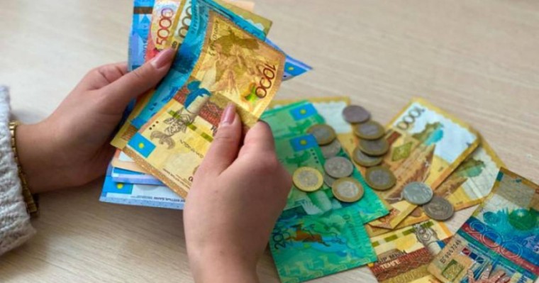 Депутат 18 жасқа дейін әр балаға 26 мың теңге төлеуді ұсынды