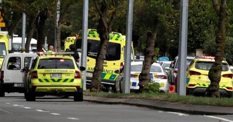 新西兰一载有中国游客巴士翻车6人遇难