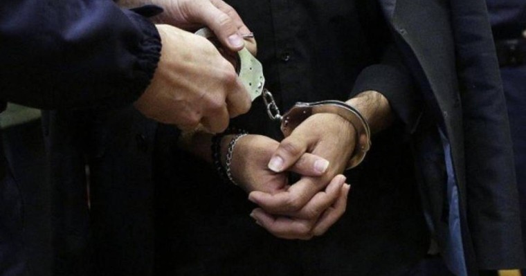 霍尔果斯口岸查获一起非法走私皮草服装案