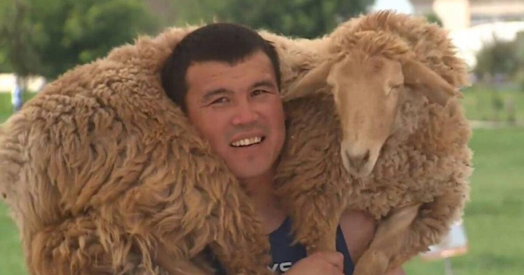 Жаңа Рекорд: Арыс тұрғыны қошқарды 3555 рет көтерді