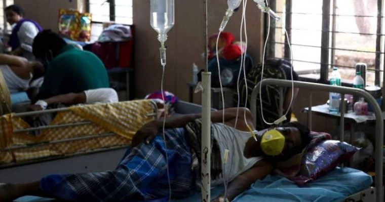 Үндістанда дәрігерлер науқастардың көздерін ойып алып тастауда