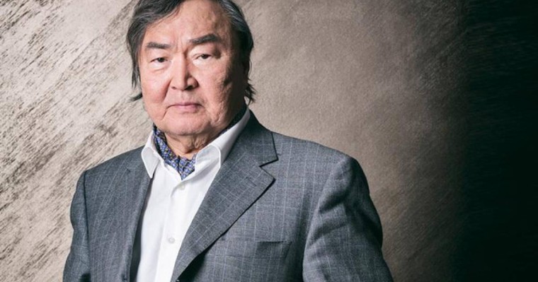 Билікте 30-40 жыл отыруға болмайды – Олжас Сүлейменов