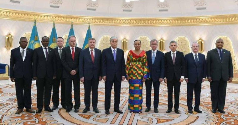 10国驻哈使节向托卡耶夫总统递交国书