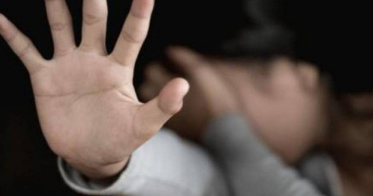 Алматы облысында ер адам туған қыздарын 11 жасынан бастап зорлап келді деп айыпталуда