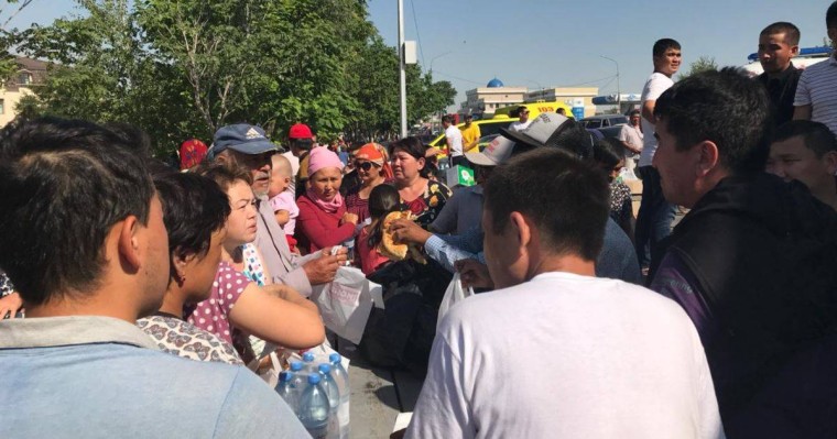 Шымкентте белгісіз біреулер Vlast тілшілеріне шабуыл жасаған