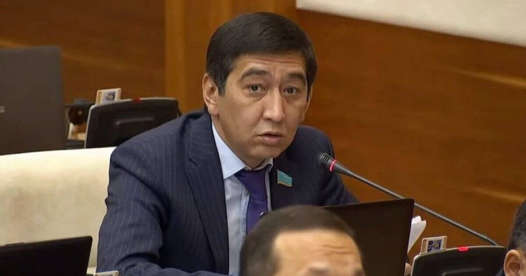 «Намысым келеді»: Ринат Зайытов заңға өзгеріс енгізуді ұсынды