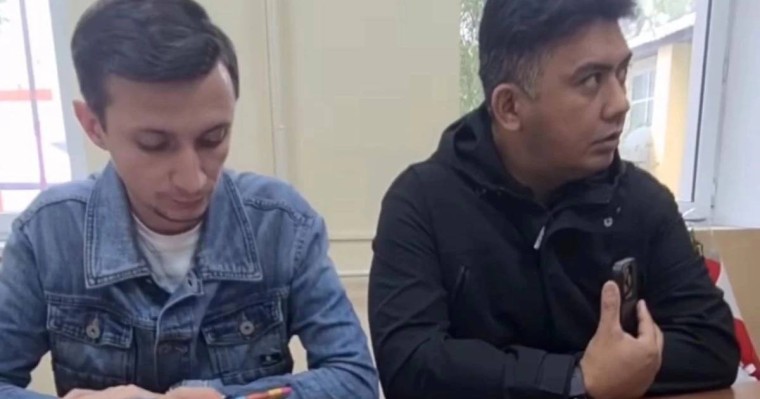 Алматыда директор баланы мектепке қабылдамаған: Депутат оқу орнында шу шығарды (видео)