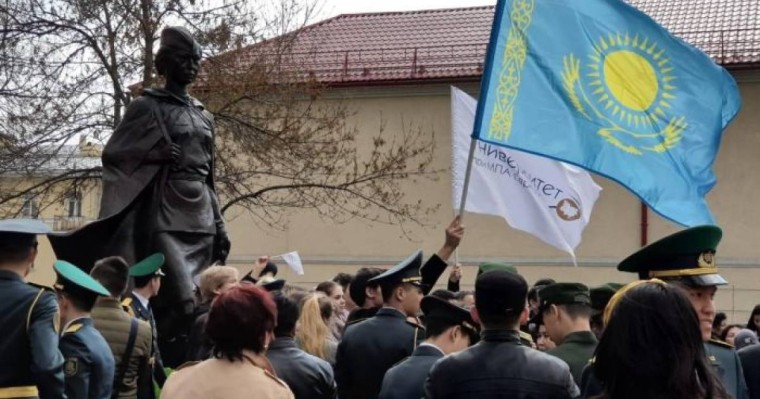 Санкт-Петербургте Әлия Молдағұловаға ескерткіш ашылды – фото