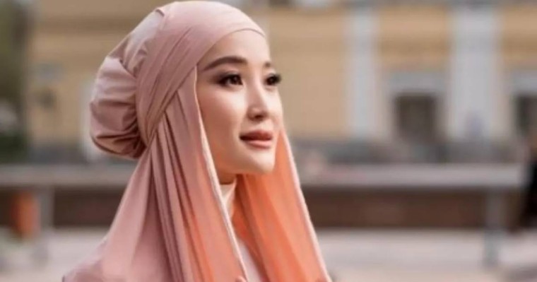 "Өзім қамқор боламын": Мөлдір Әуелбекова ұлының сөздерінен кейін жылап қалды