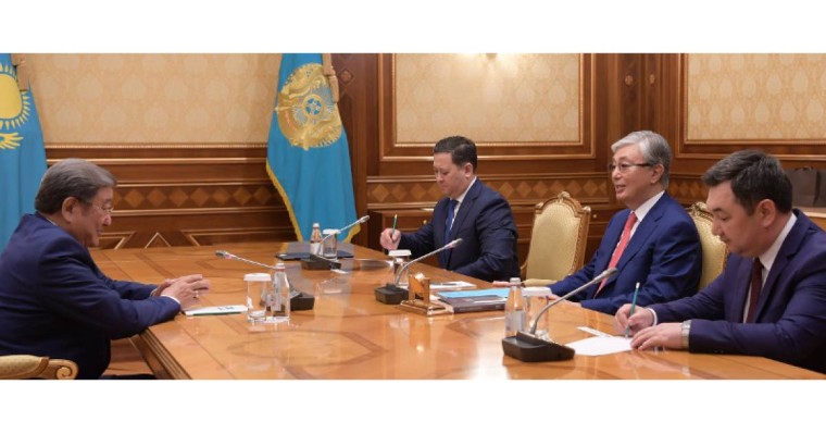 托卡耶夫总统会见蒙古国首任总统