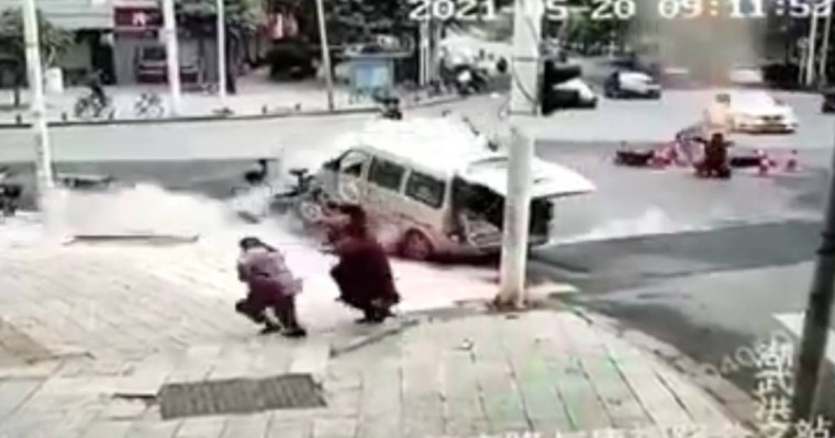 Ухандағы газ құбырының алапат жарылысы видеоға түсіп қалды