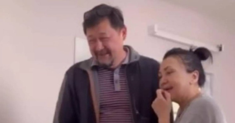 Немерелерін алғаш рет көрген Азат Сейтметов пен Данагүл Темірсұлтановаға ел сүйсінді (видео)