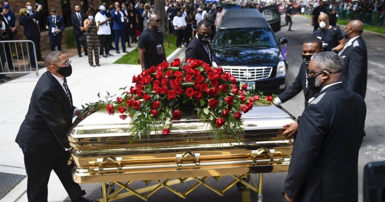 Нәсілшіл полицейдің қолынан қаза тапқан Джордж Флойдты салтанатты түрде жер қойнына тапсырды - Қазақстан жаңалықтары