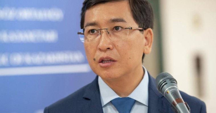 «Ұнаса да, ұнамаса да қабылдау керек»: Аймағамбетов оқу жылын ұзартуға қатысты пікір білдірді