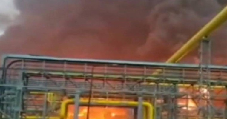 印度新孟买一石油天然气公司起火 致至少7死2伤