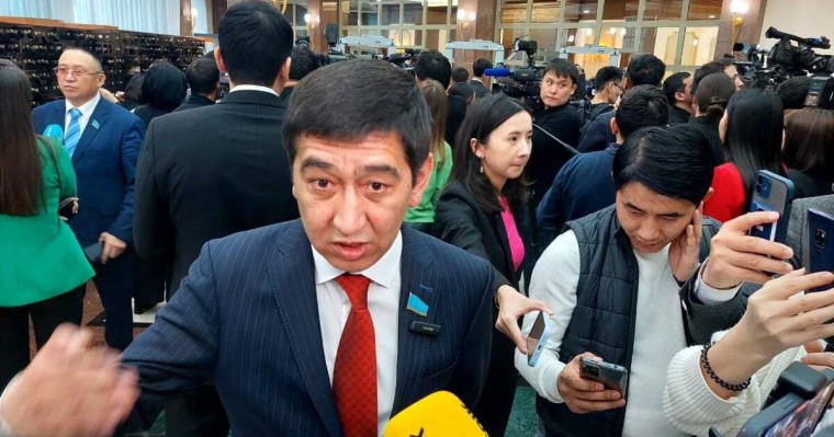 «Біз айта береміз...»: Ринат Зайытов Үкімет депутаттарды тыңдамайтынын айтты