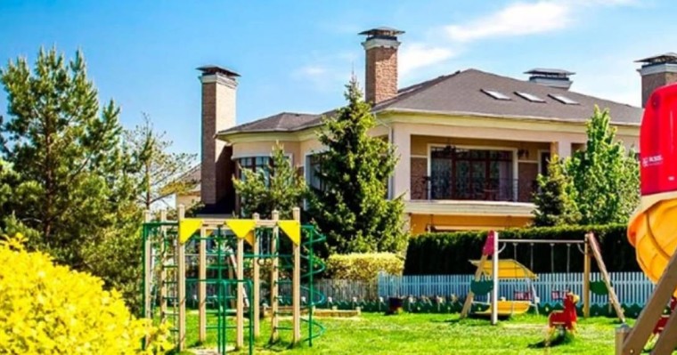 Миллиардердің ұлы қала маңындағы элиталы ауылдан өлі күйінде табылды